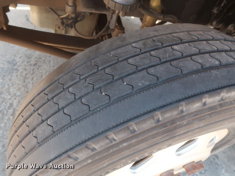 image for item DH0997 2003 Freightliner Columbia  semi truck