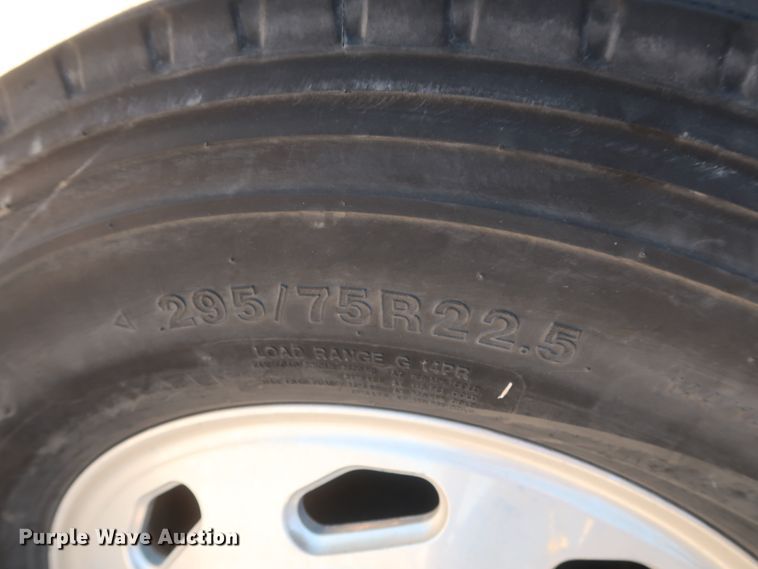 image for item DH0997 2003 Freightliner Columbia  semi truck