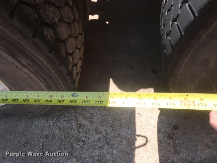 image for item DH0997 2003 Freightliner Columbia  semi truck