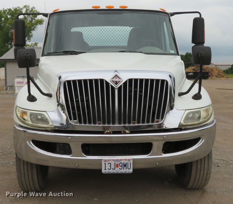 image for item DH1157 2008 International 4300  rollback truck