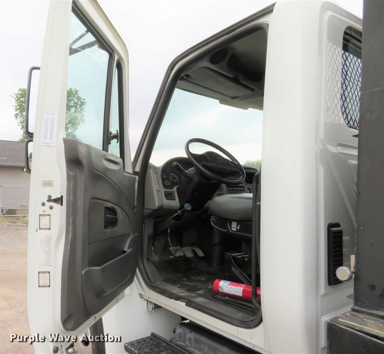 image for item DH1157 2008 International 4300  rollback truck