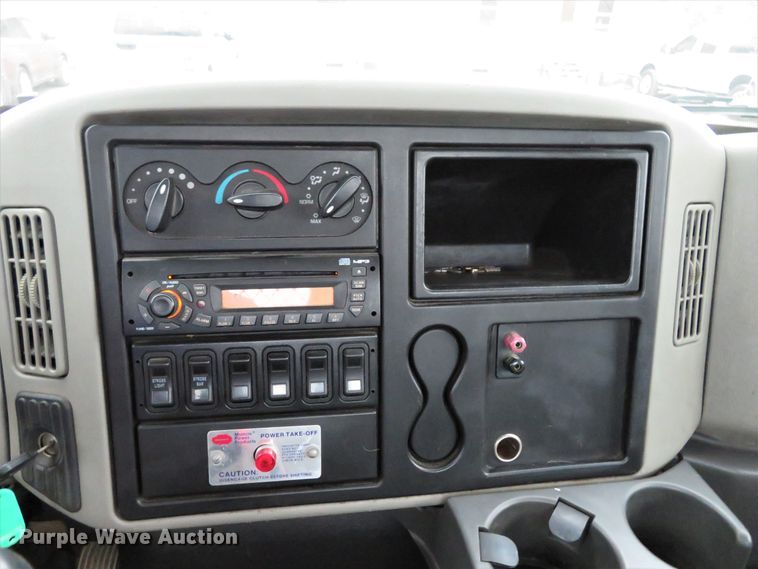 image for item DH1157 2008 International 4300  rollback truck