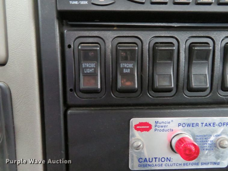 image for item DH1157 2008 International 4300  rollback truck