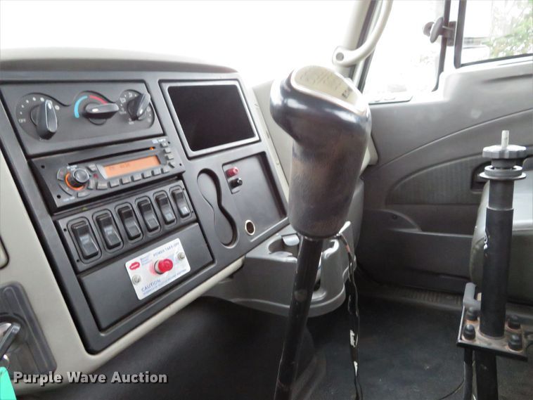 image for item DH1157 2008 International 4300  rollback truck