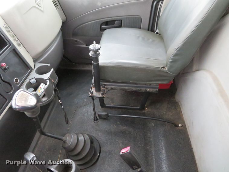 image for item DH1157 2008 International 4300  rollback truck