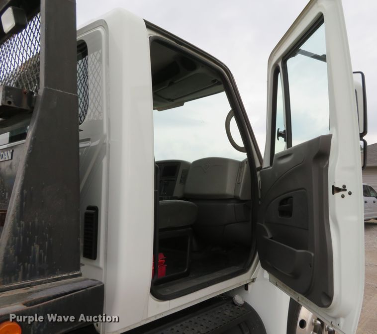 image for item DH1157 2008 International 4300  rollback truck