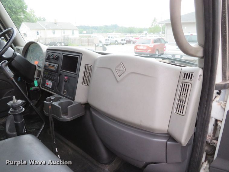 image for item DH1157 2008 International 4300  rollback truck