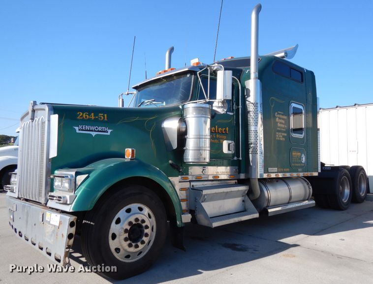 image for item DH6613 2000 Kenworth W900B semi tractor