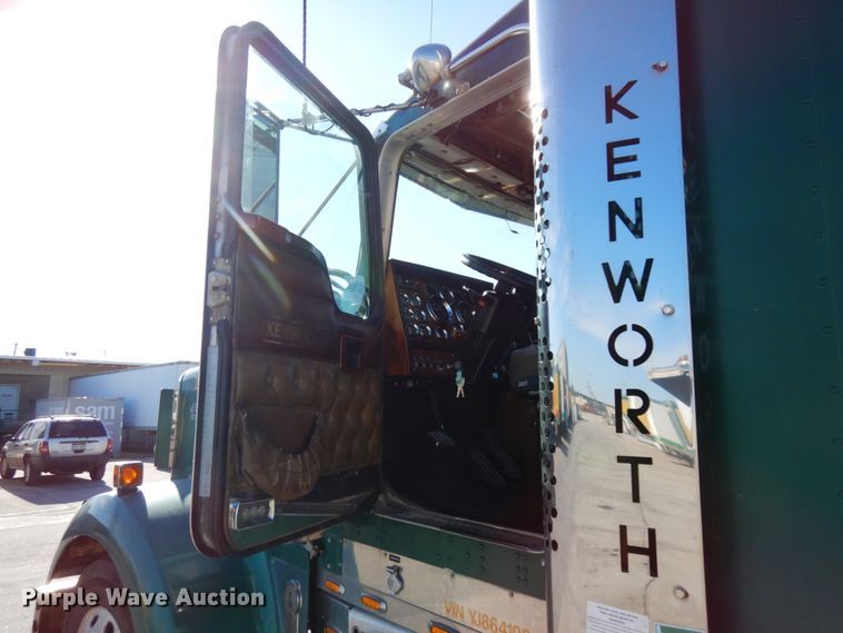 image for item DH6613 2000 Kenworth W900B semi tractor