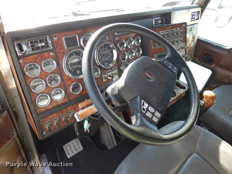 image for item DH6613 2000 Kenworth W900B semi tractor