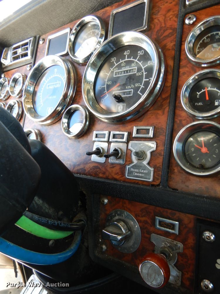 image for item DH6613 2000 Kenworth W900B semi tractor