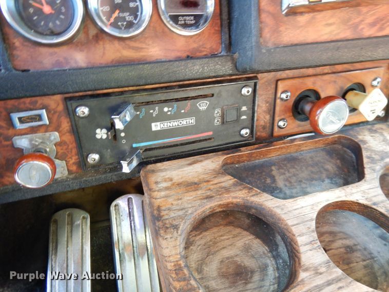 image for item DH6613 2000 Kenworth W900B semi tractor