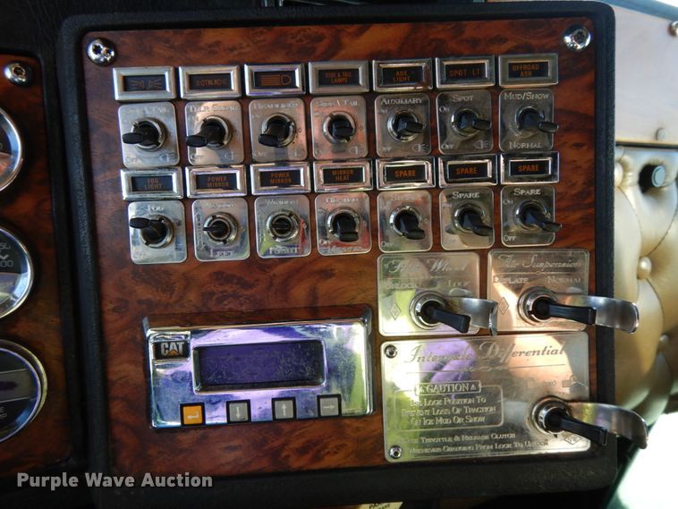 image for item DH6613 2000 Kenworth W900B semi tractor