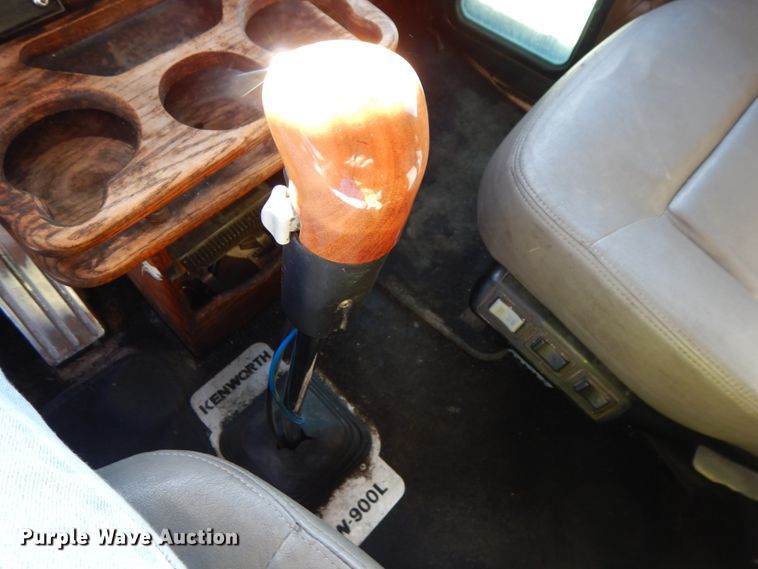 image for item DH6613 2000 Kenworth W900B semi tractor