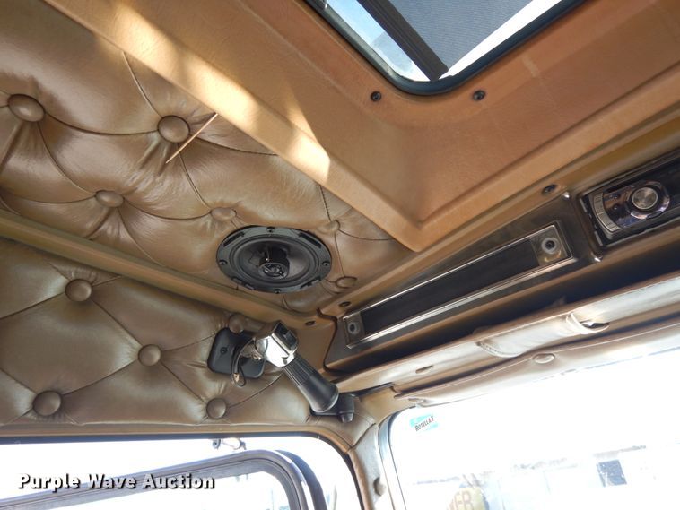 image for item DH6613 2000 Kenworth W900B semi tractor