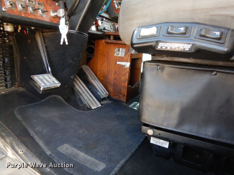 image for item DH6613 2000 Kenworth W900B semi tractor