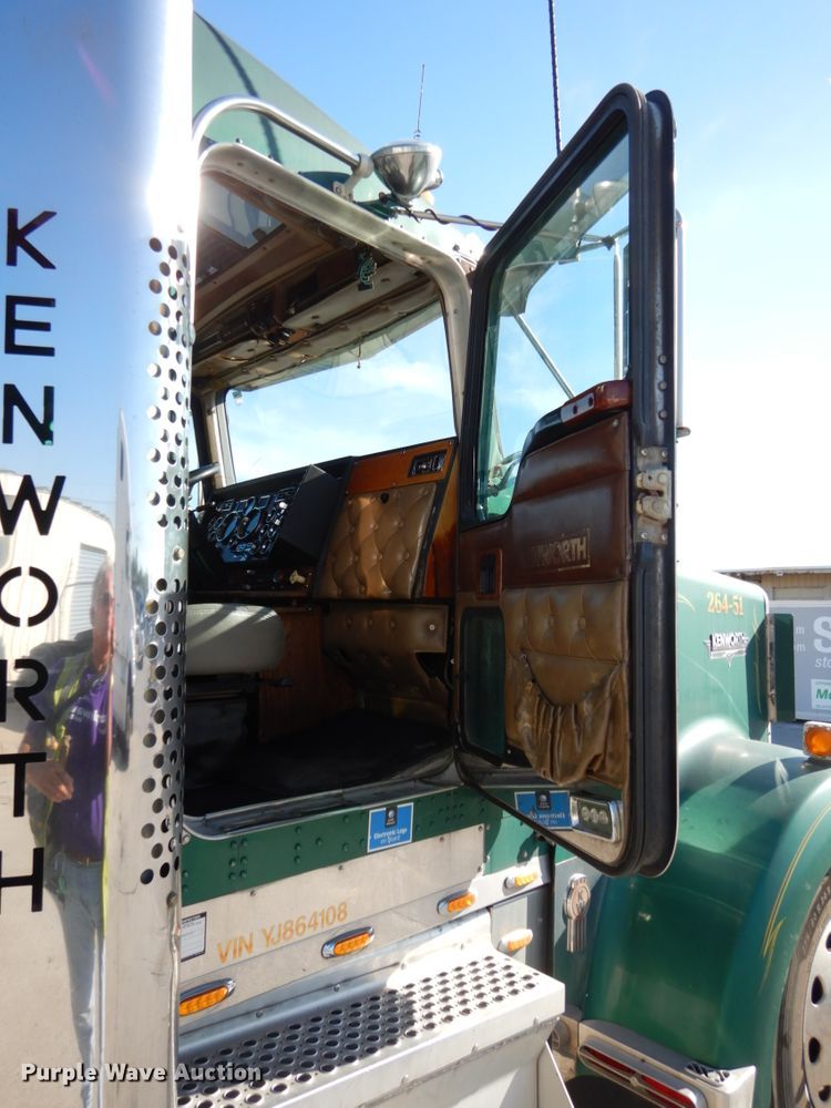 image for item DH6613 2000 Kenworth W900B semi tractor