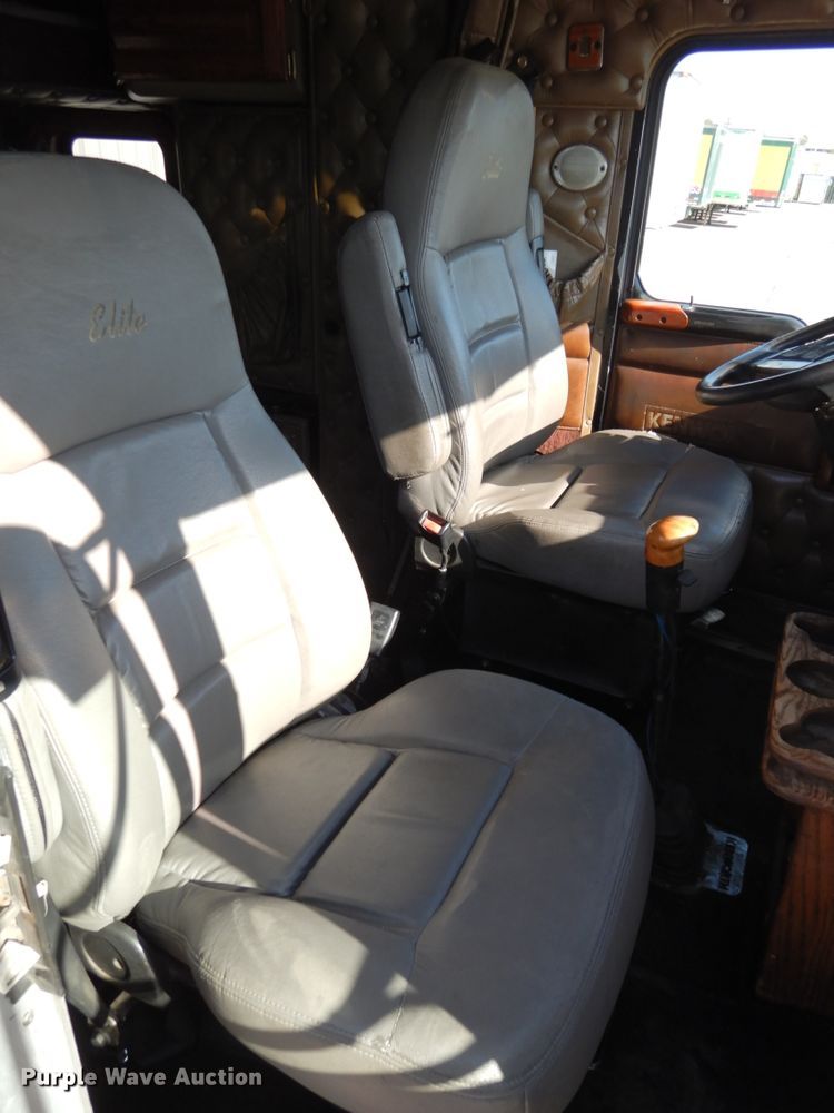 image for item DH6613 2000 Kenworth W900B semi tractor