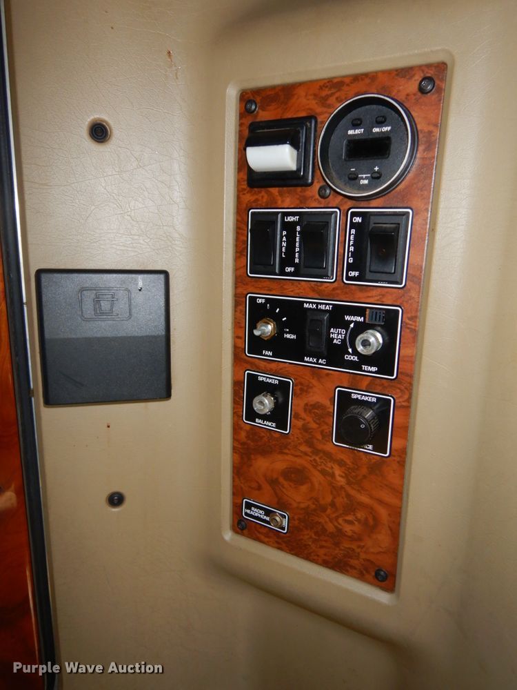 image for item DH6613 2000 Kenworth W900B semi tractor