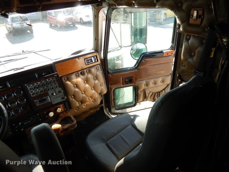 image for item DH6613 2000 Kenworth W900B semi tractor