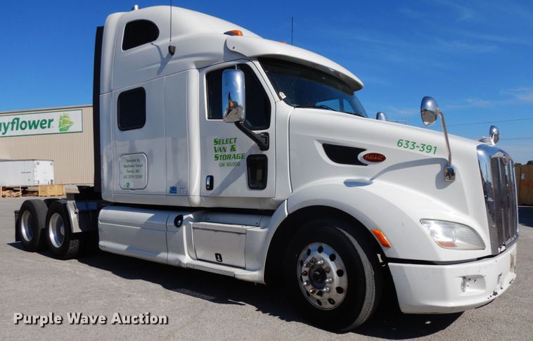 image for item DH6614 2012 Peterbilt 587  semi truck