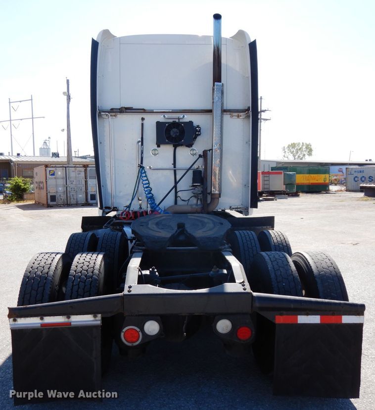 image for item DH6614 2012 Peterbilt 587  semi truck