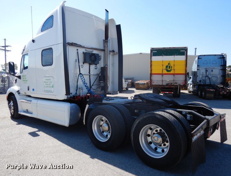 image for item DH6614 2012 Peterbilt 587  semi truck