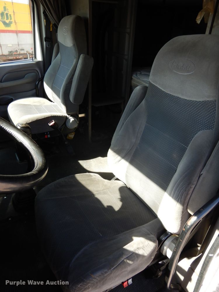 image for item DH6614 2012 Peterbilt 587  semi truck