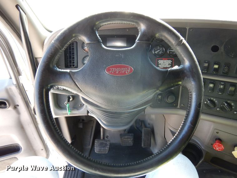 image for item DH6614 2012 Peterbilt 587  semi truck