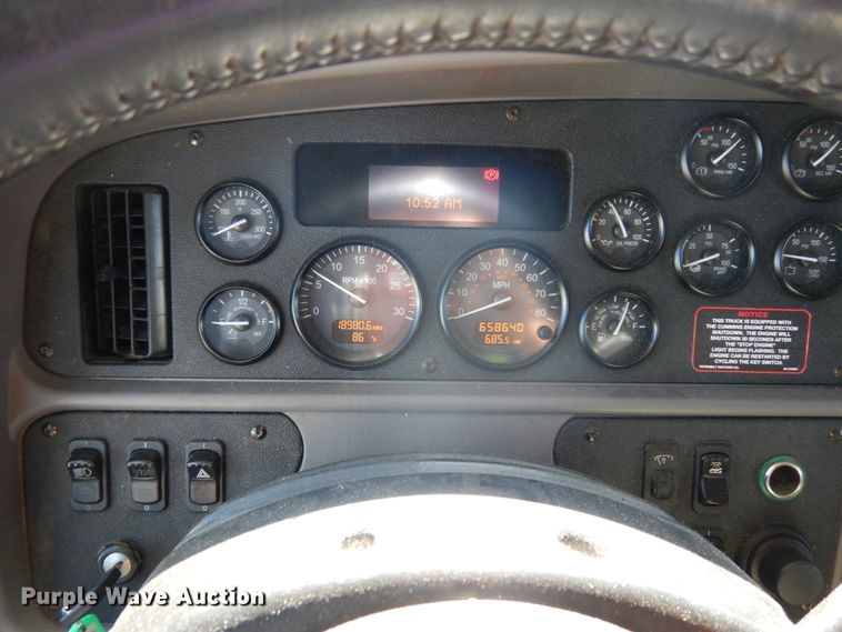 image for item DH6614 2012 Peterbilt 587  semi truck