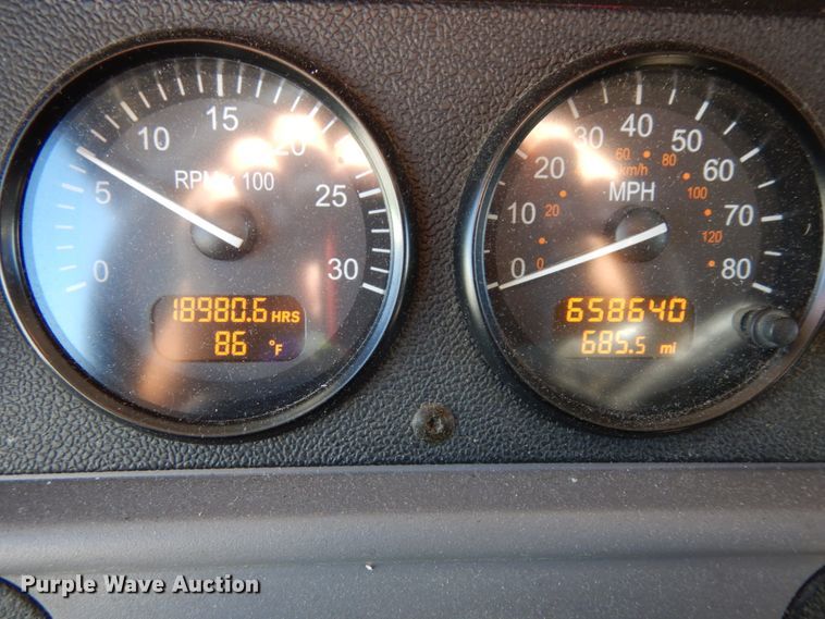 image for item DH6614 2012 Peterbilt 587  semi truck