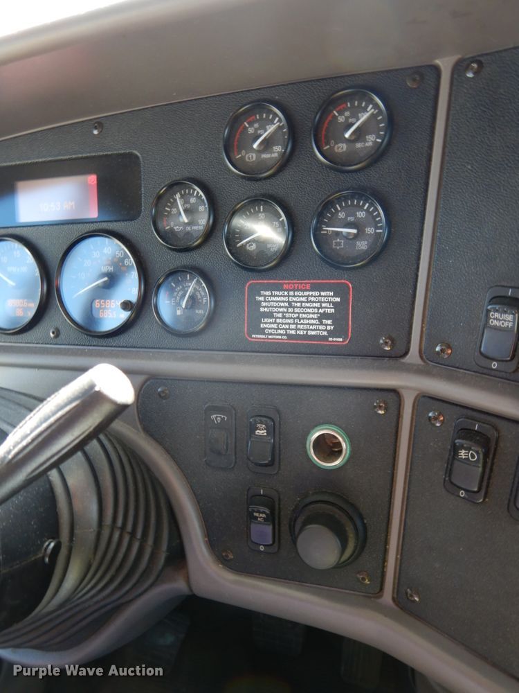 image for item DH6614 2012 Peterbilt 587  semi truck