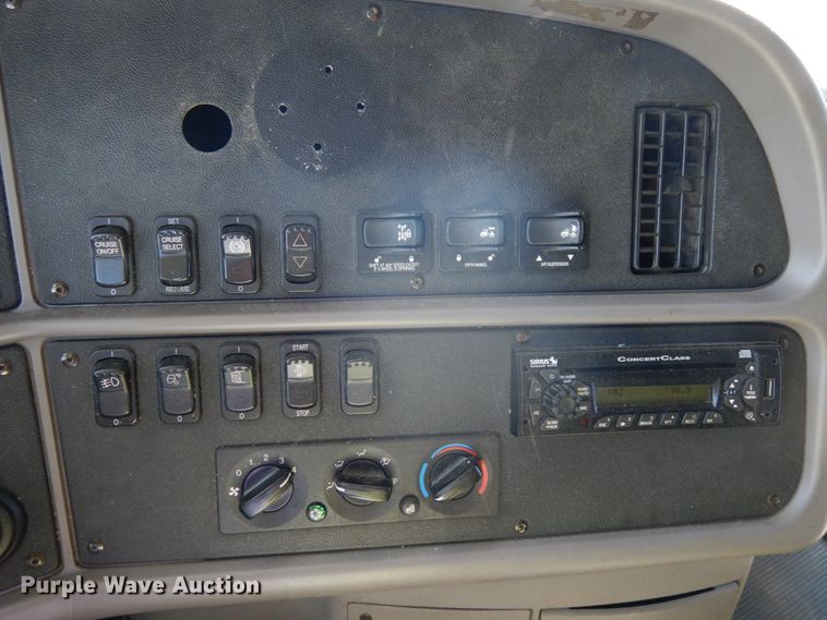 image for item DH6614 2012 Peterbilt 587  semi truck