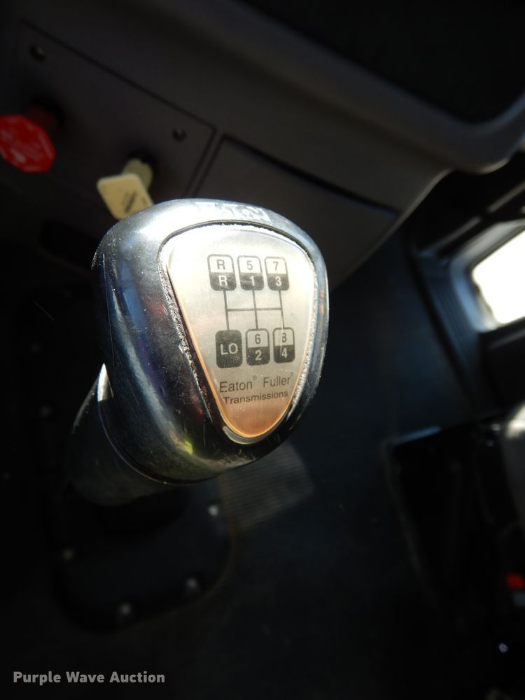 image for item DH6614 2012 Peterbilt 587  semi truck