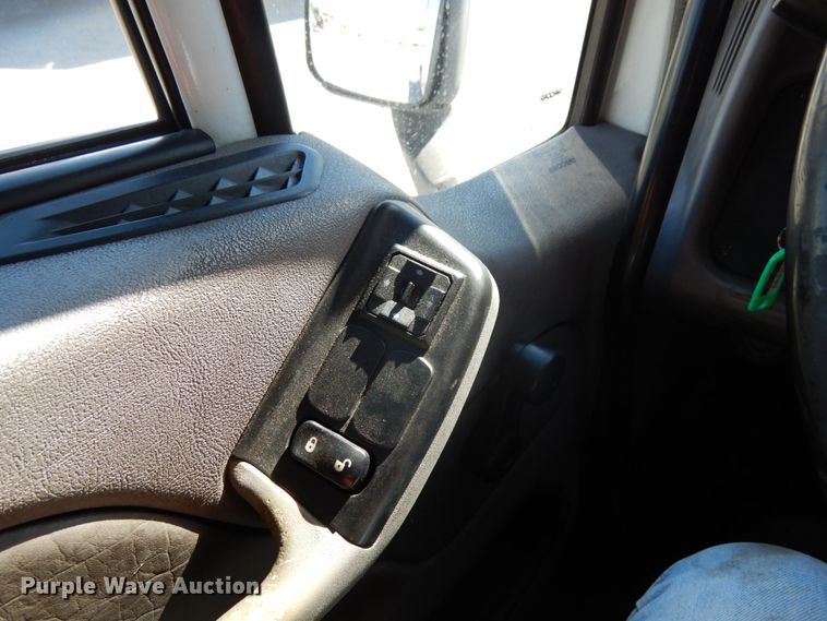 image for item DH6614 2012 Peterbilt 587  semi truck