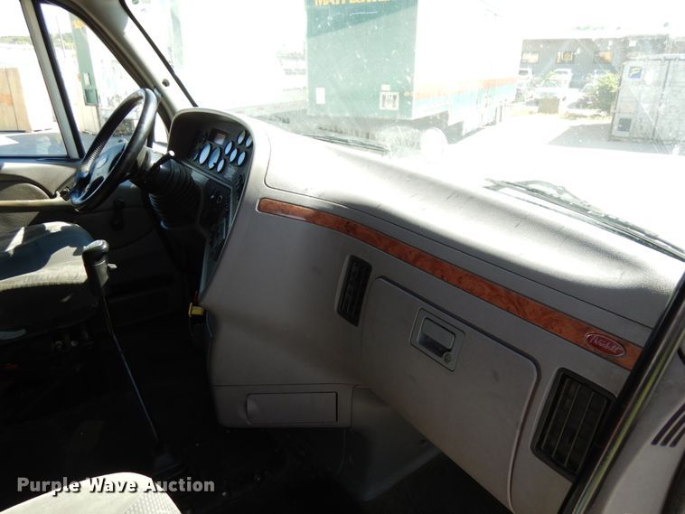 image for item DH6614 2012 Peterbilt 587  semi truck