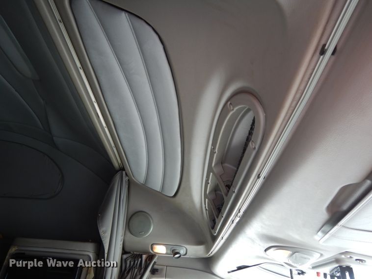 image for item DH6614 2012 Peterbilt 587  semi truck