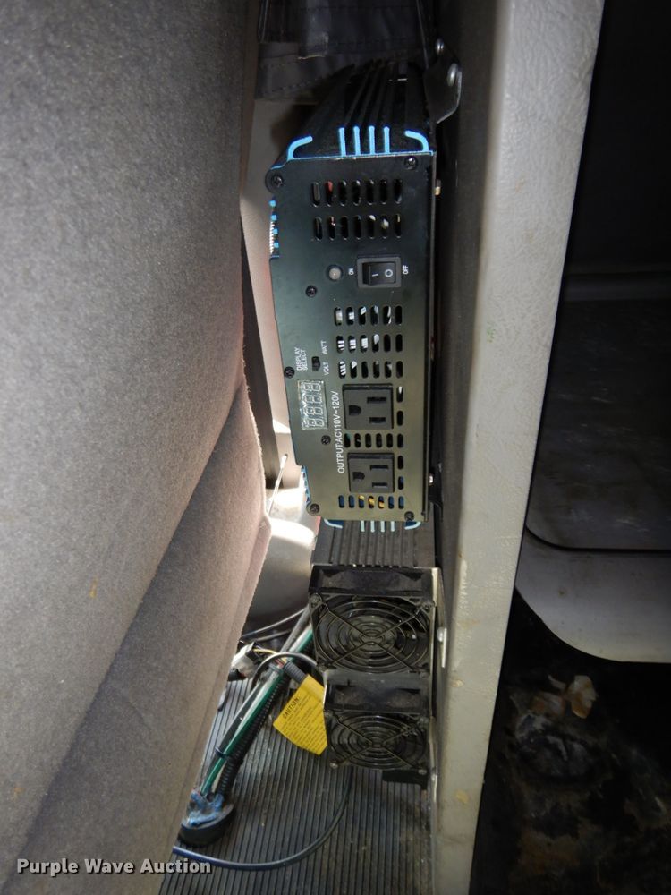 image for item DH6614 2012 Peterbilt 587  semi truck