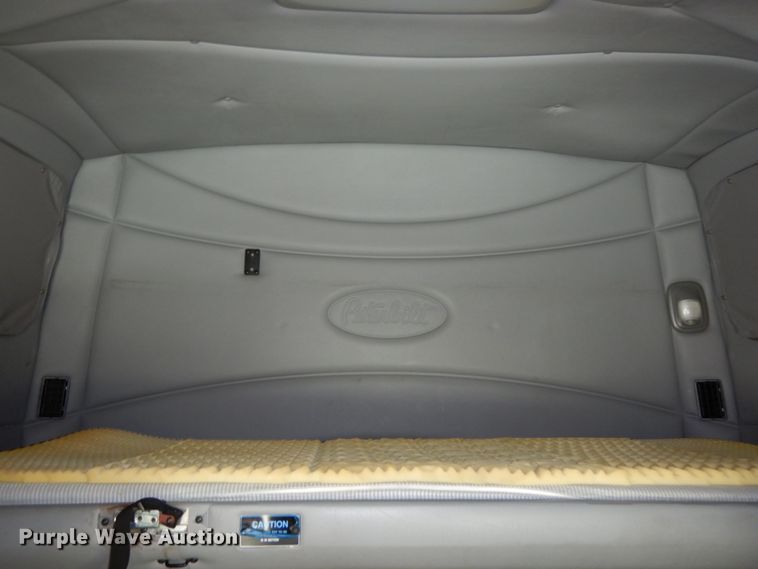 image for item DH6614 2012 Peterbilt 587  semi truck