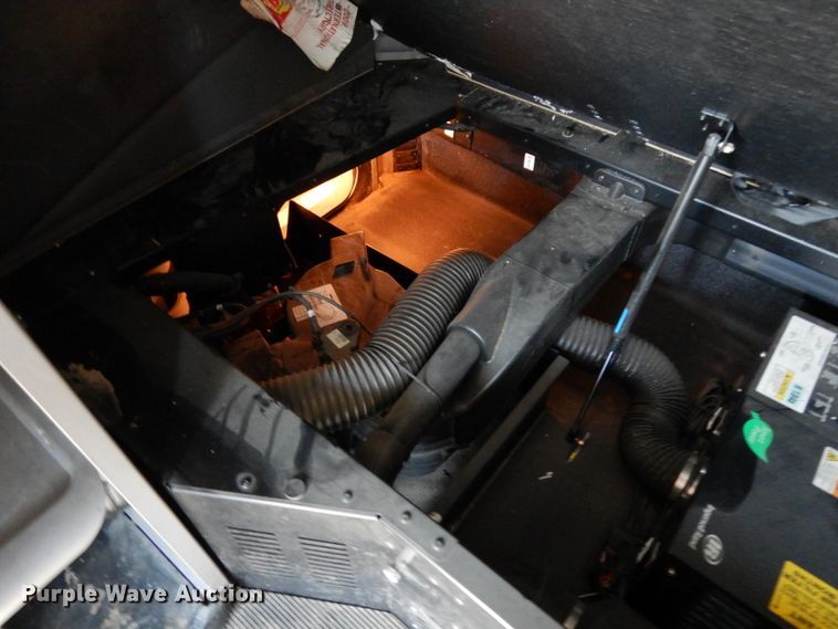 image for item DH6614 2012 Peterbilt 587  semi truck