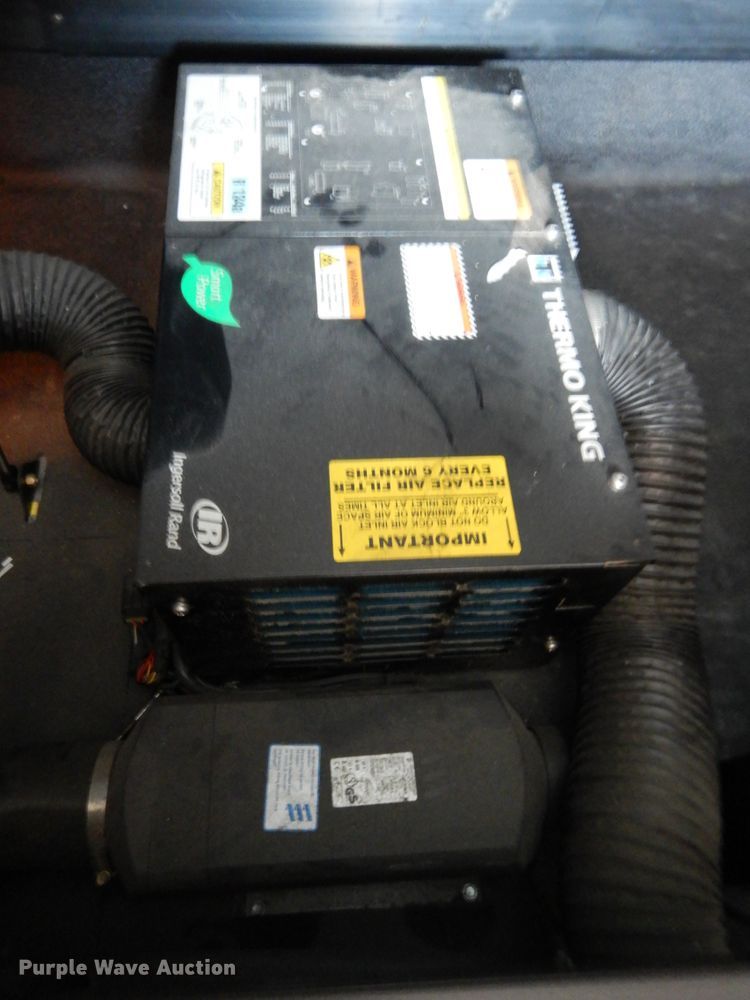 image for item DH6614 2012 Peterbilt 587  semi truck