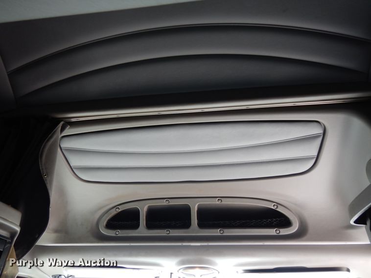 image for item DH6614 2012 Peterbilt 587  semi truck