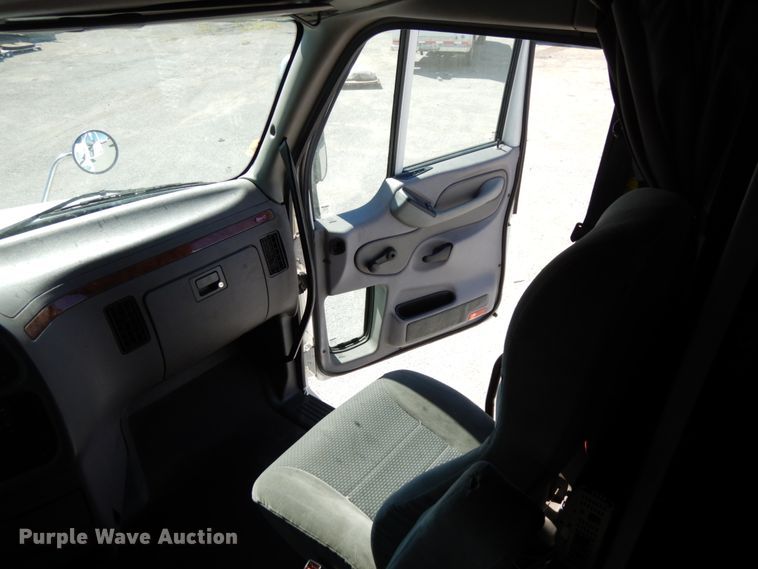 image for item DH6614 2012 Peterbilt 587  semi truck