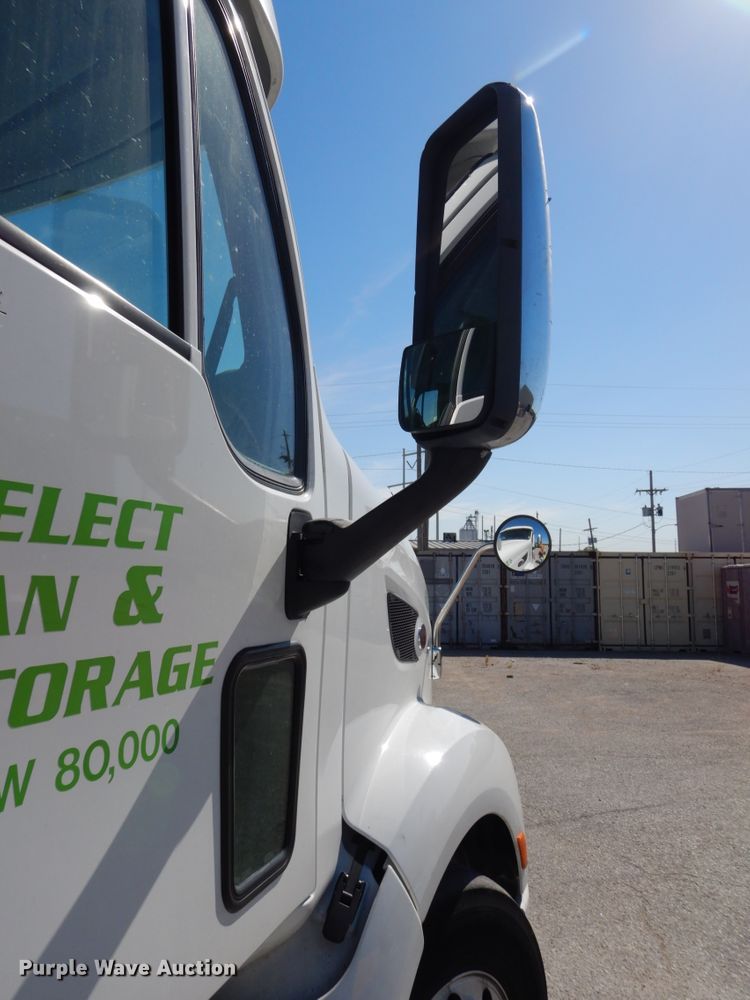 image for item DH6614 2012 Peterbilt 587  semi truck