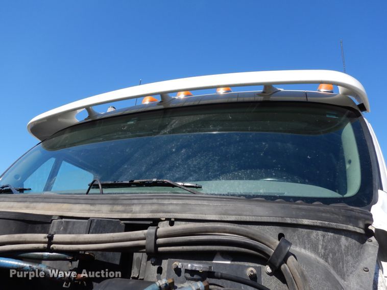 image for item DH6614 2012 Peterbilt 587  semi truck