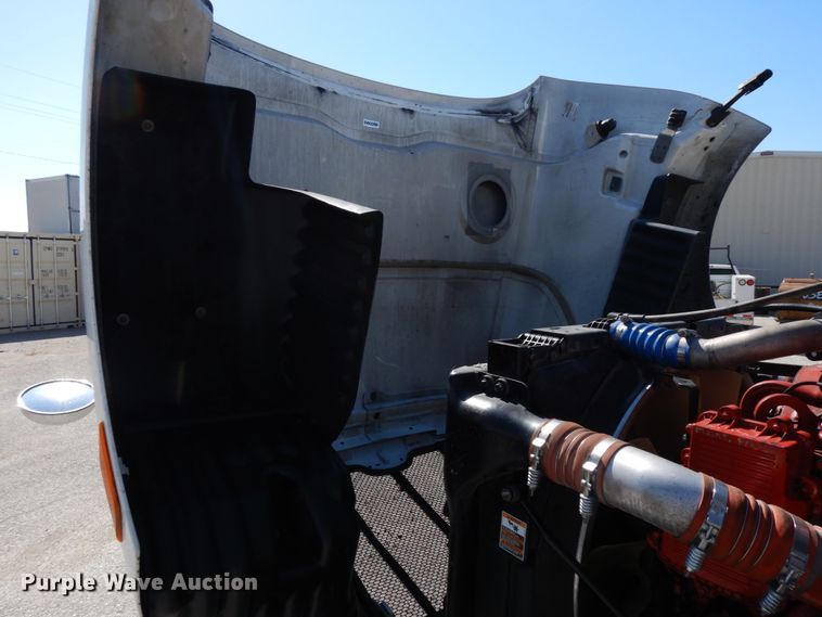 image for item DH6614 2012 Peterbilt 587  semi truck