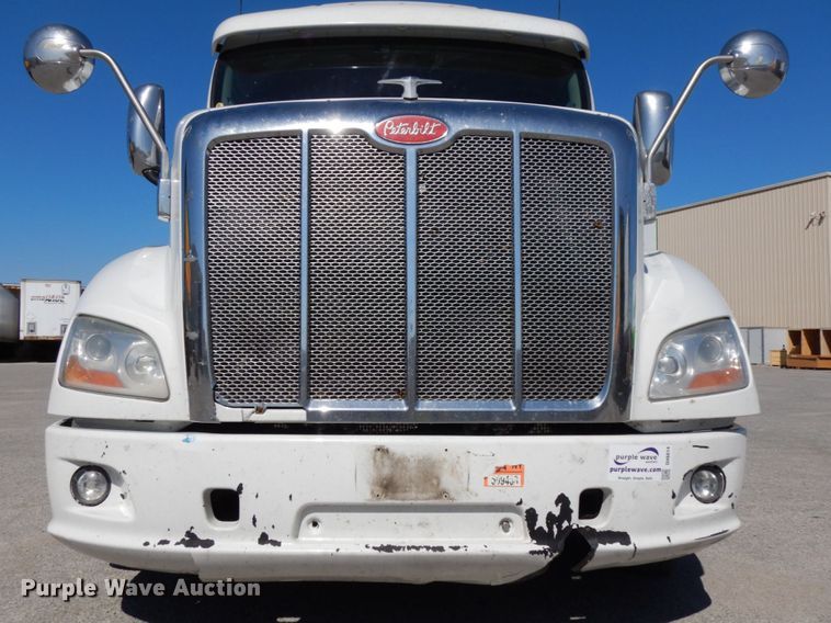 image for item DH6614 2012 Peterbilt 587  semi truck