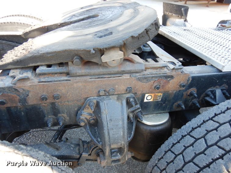 image for item DH6614 2012 Peterbilt 587  semi truck