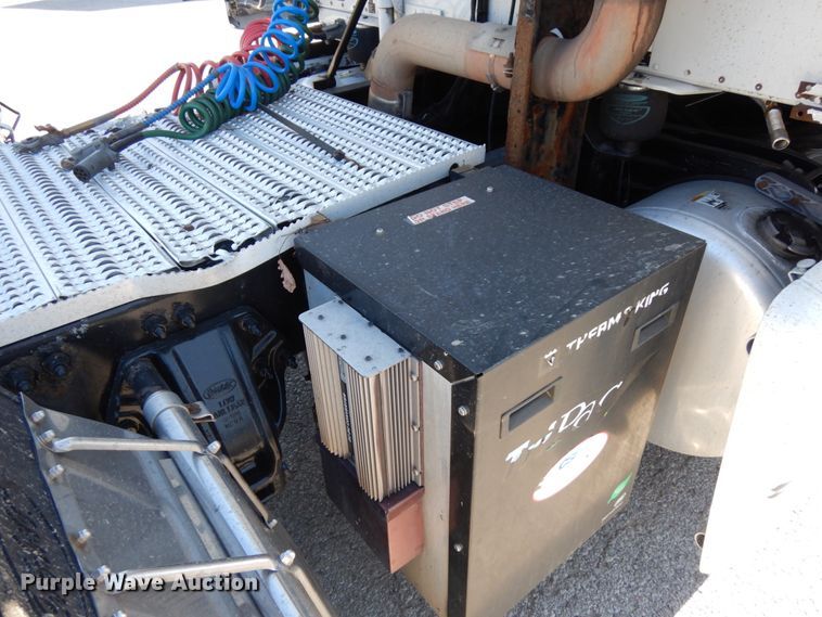 image for item DH6614 2012 Peterbilt 587  semi truck