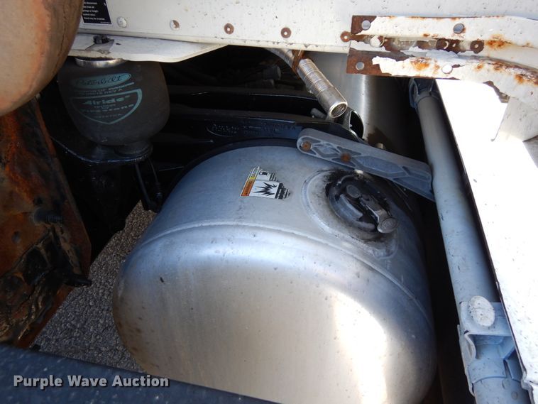 image for item DH6614 2012 Peterbilt 587  semi truck